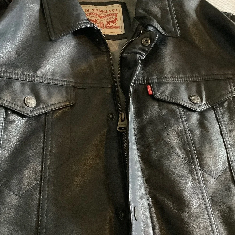 Levis Mens Faux Leather Trucker Jacket Black Full Zip XXL Extra Large Regular